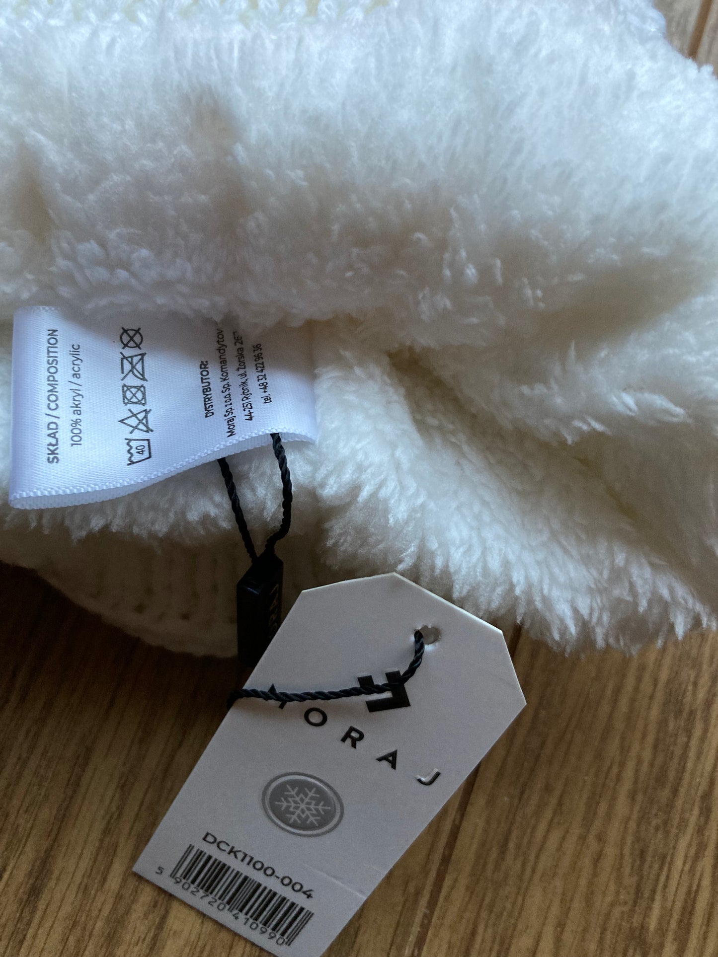 Warme winterse muts voor meisjes - wit met roze pompom