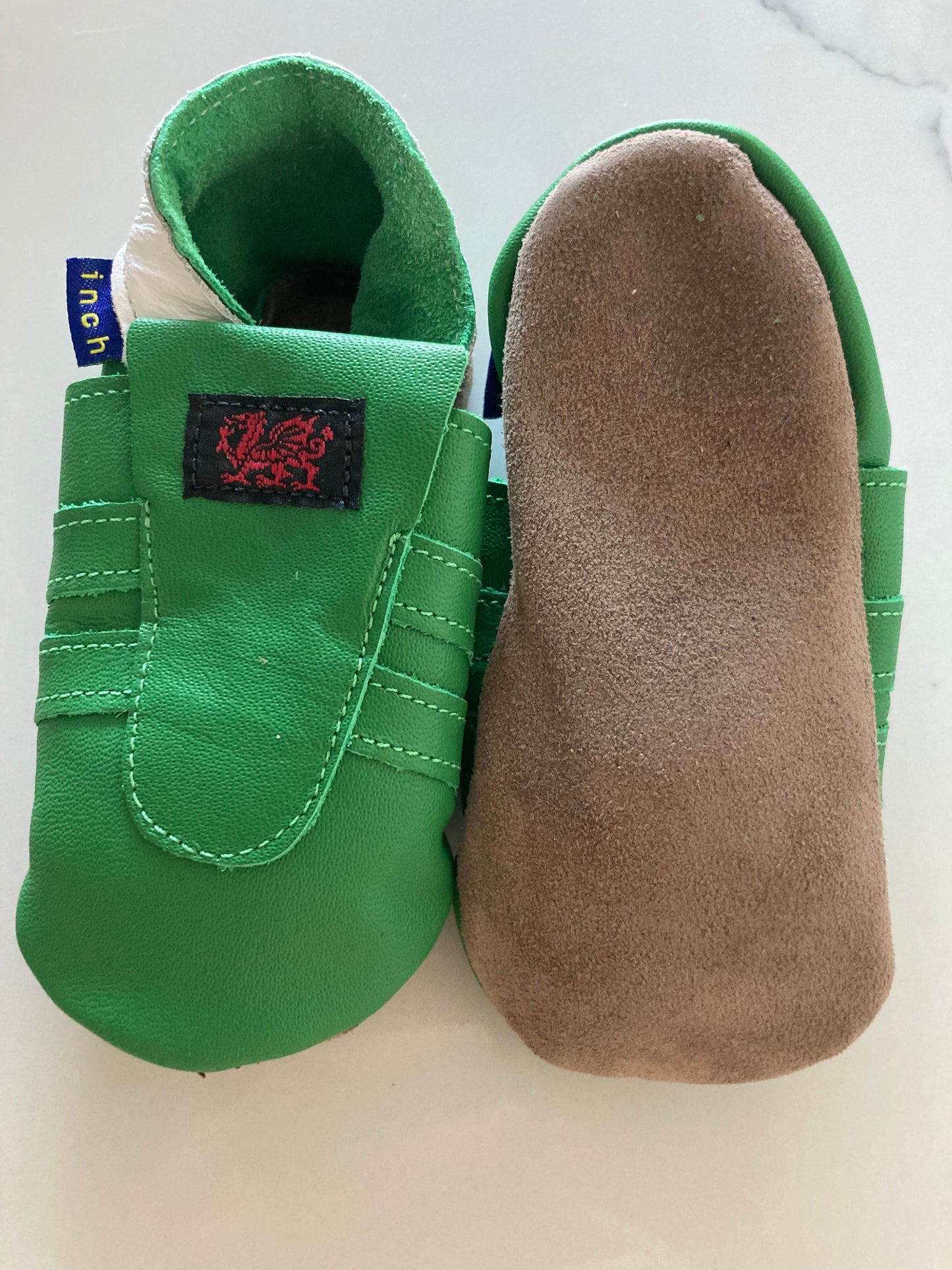 Groene leren babyslofjes van Inch Blue