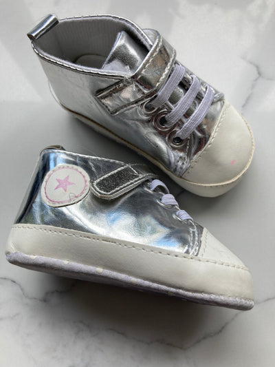 Canvas gympen - babysneakers zilverkleur maat 17