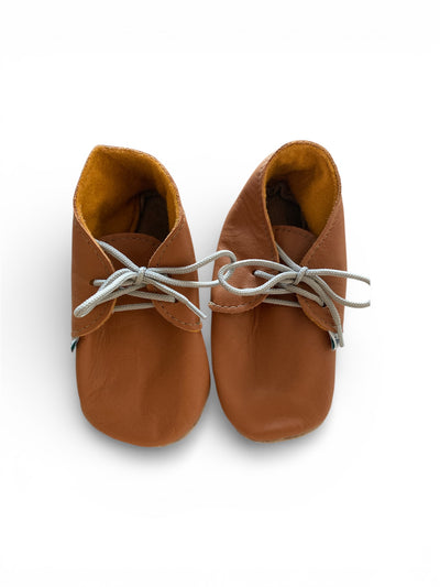 Cognac kleurige leren babyslofjes van Inch Blue