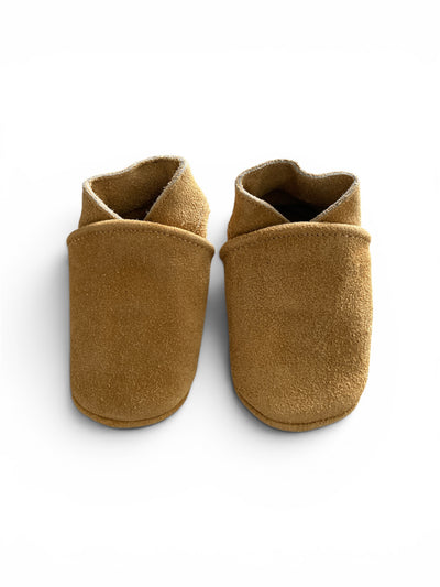 Mosterdgele suede babyslofjes van Baby-Slofje