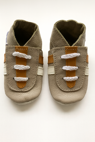 Sportieve grijs leren babyslofjes van Baby-Slofje