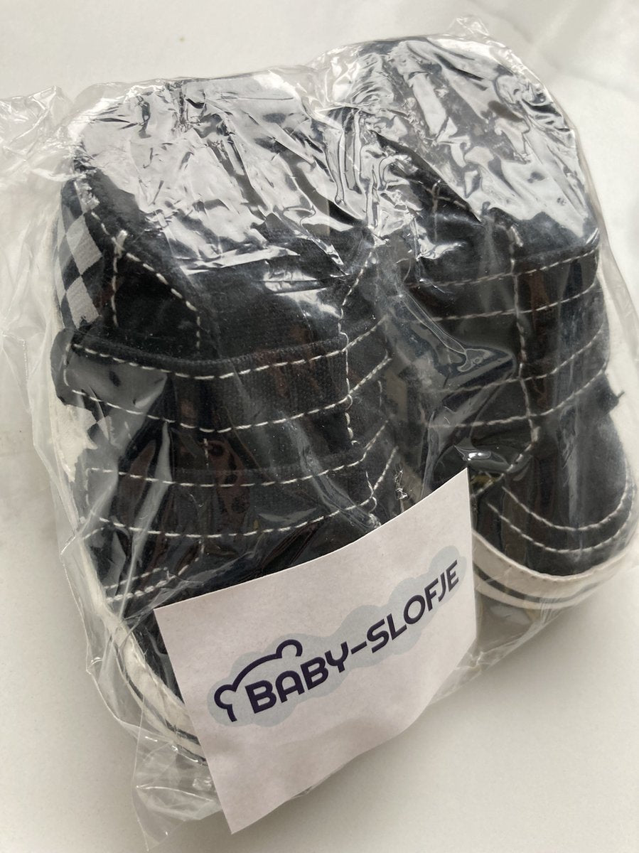 Stoere gympen van Baby-Slofje, zwart-wit geblokt