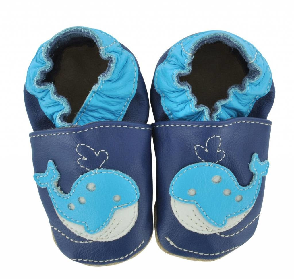 babyslofje-donkerblauw-met-walvis.jpg