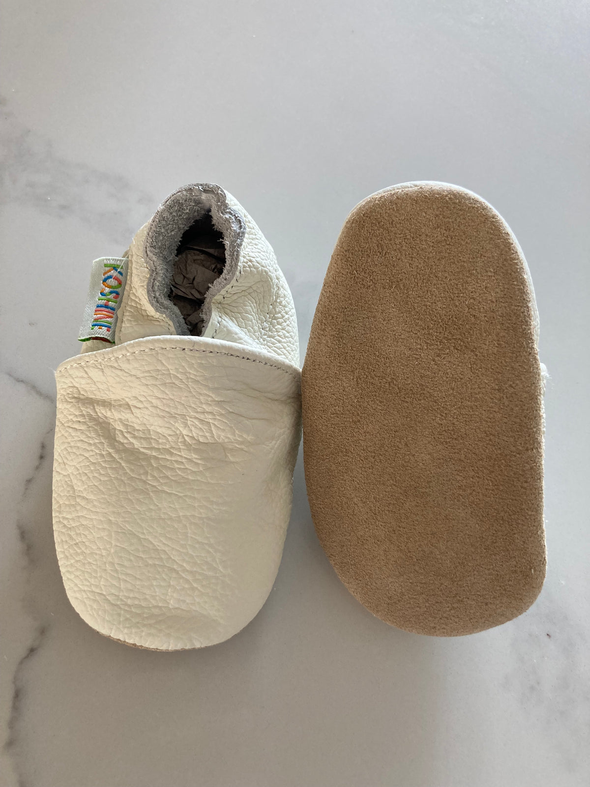 Creme kleurige leren babyslofjes van Koshine maat 18/19