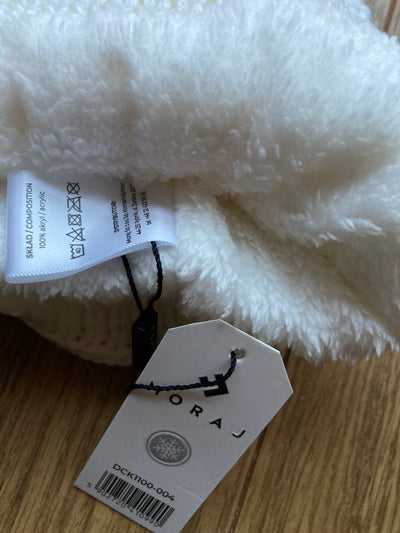 Warme winterse muts voor meisjes - wit met roze pompom