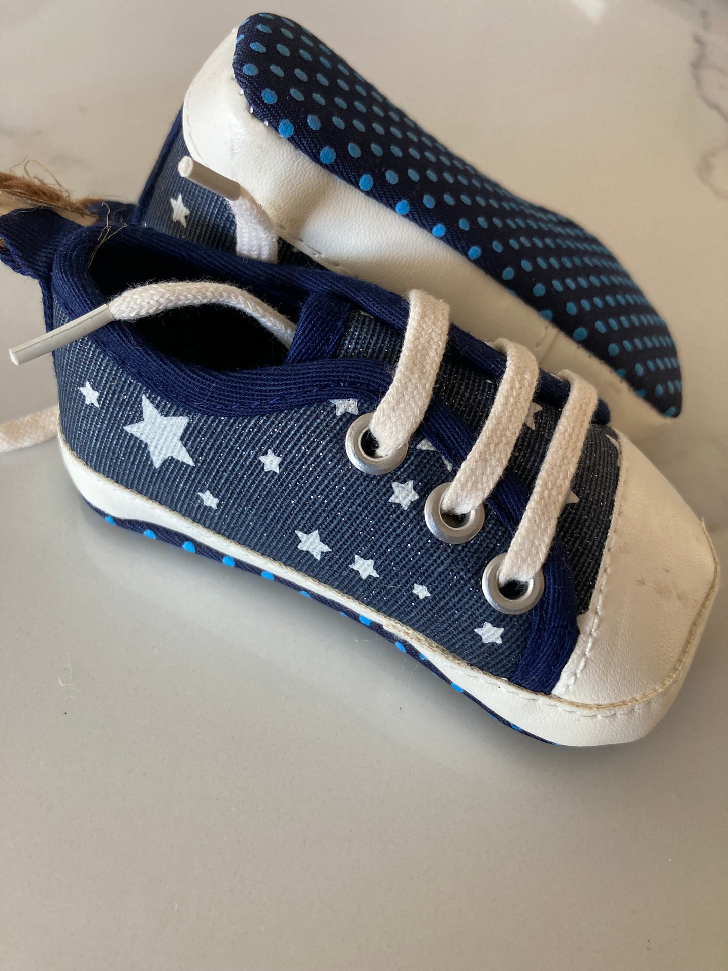 Canvas gympen - babysneakers van Baby-Slofje, marine met sterren