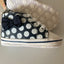 Canvas gympen - babysneakers van Baby-Slofje, donkerblauw met stippen en strikje