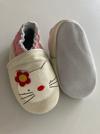 Leren babyslofjes met Kitty