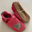 Fuchsia leren babyslofjes met hartjes van Melton