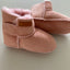 Roze suede babyslofjes met lamswol voering van Melton