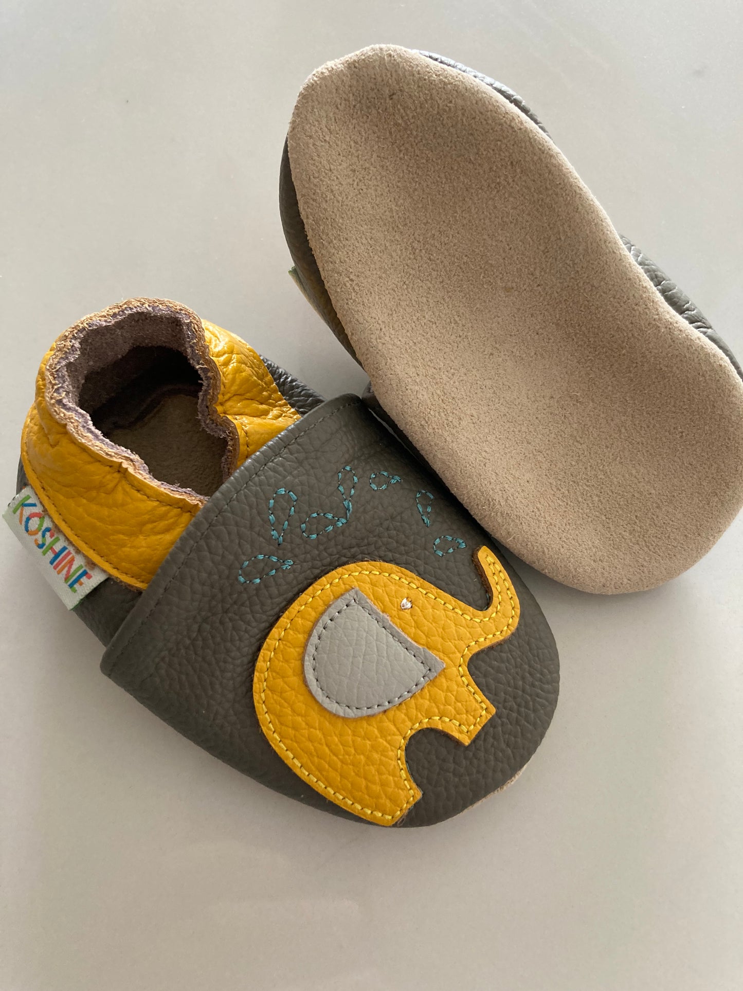 Grijs-gele leren babyslofjes van Koshine maat 18/19