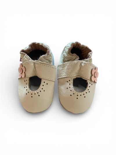 Cremekleurige leren meisjes babyslofjes