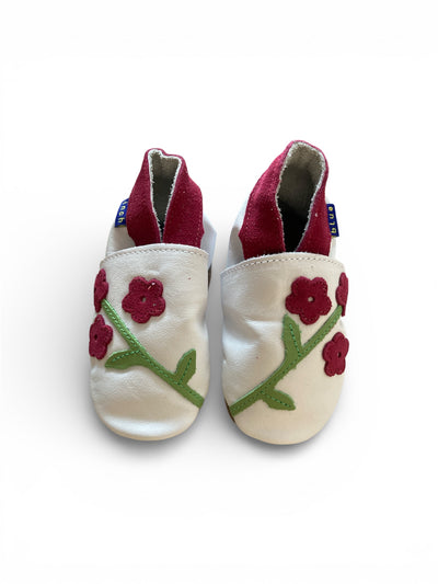 Witte leren babyslofjes met bloemen van Inch Blue