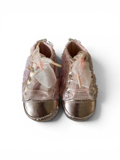 Canvas gympen - babysneakers van Baby-Slofje, roze met roosjes
