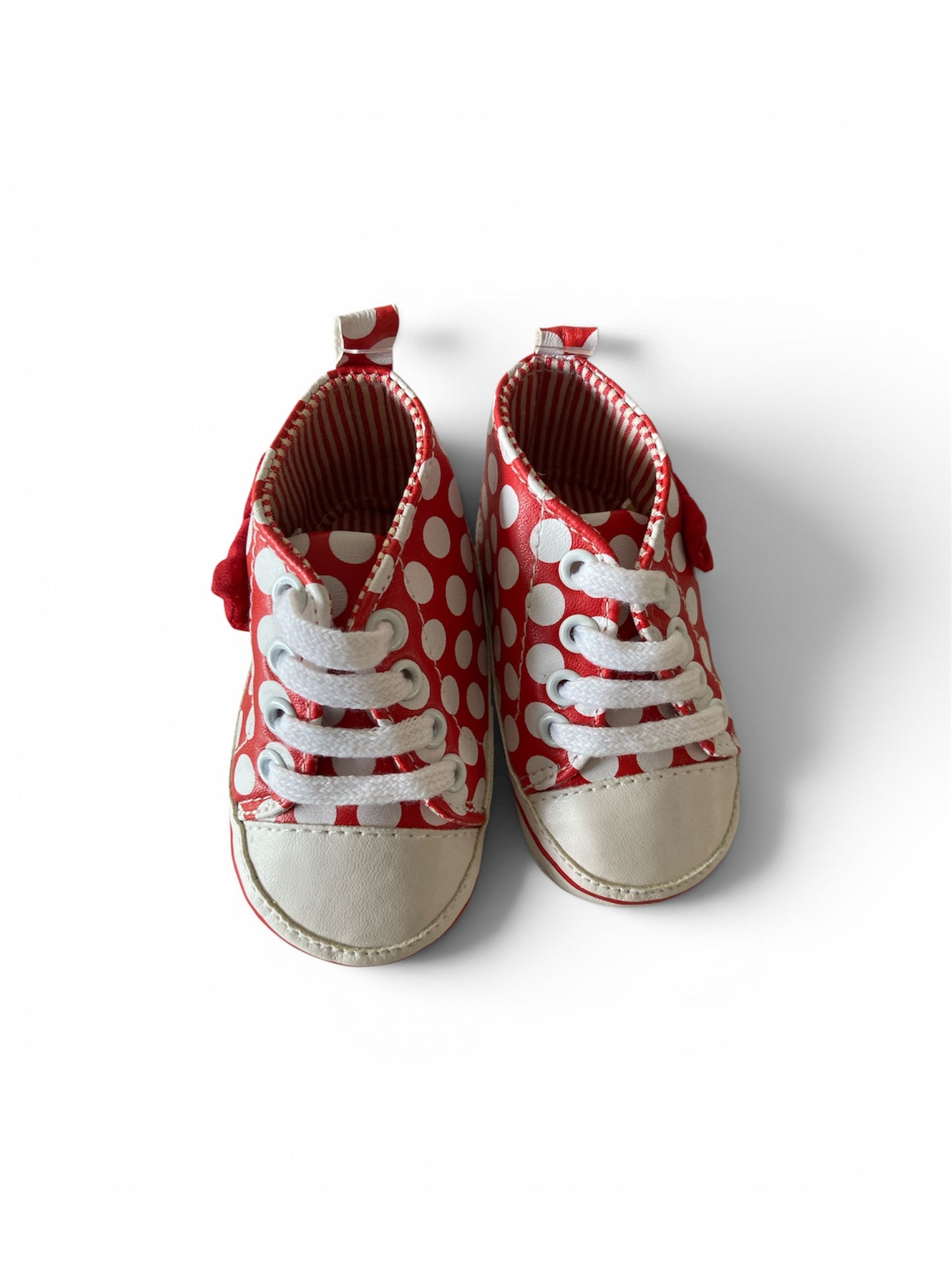 Canvas gympen - babysneakers van Baby-Slofje, rood met stippen en strikje