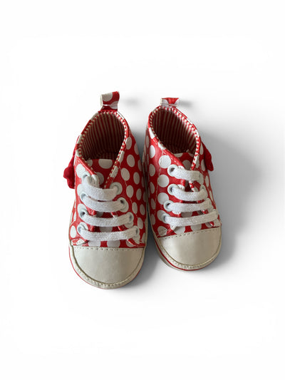 Canvas gympen - babysneakers van Baby-Slofje, rood met stippen en strikje