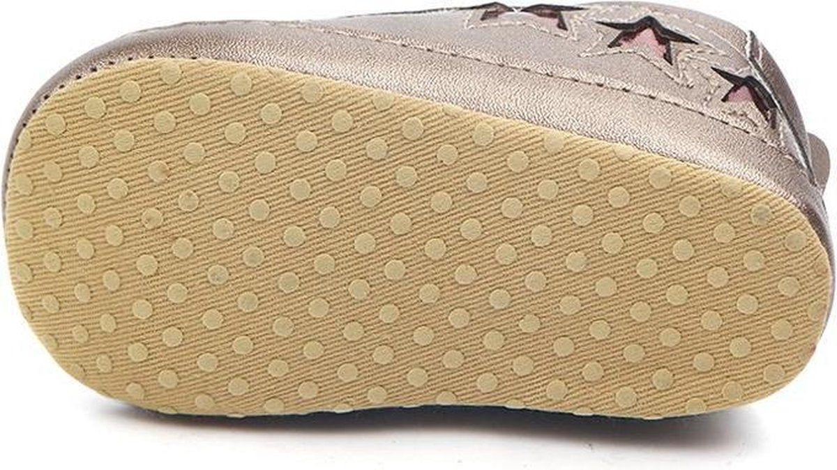 Stoere goudkleurige kunstleer babysneakers met rode sterren