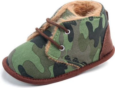 Legergroene stoere gevoerde babyschoentjes