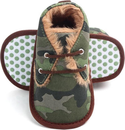 Legergroene stoere gevoerde babyschoentjes