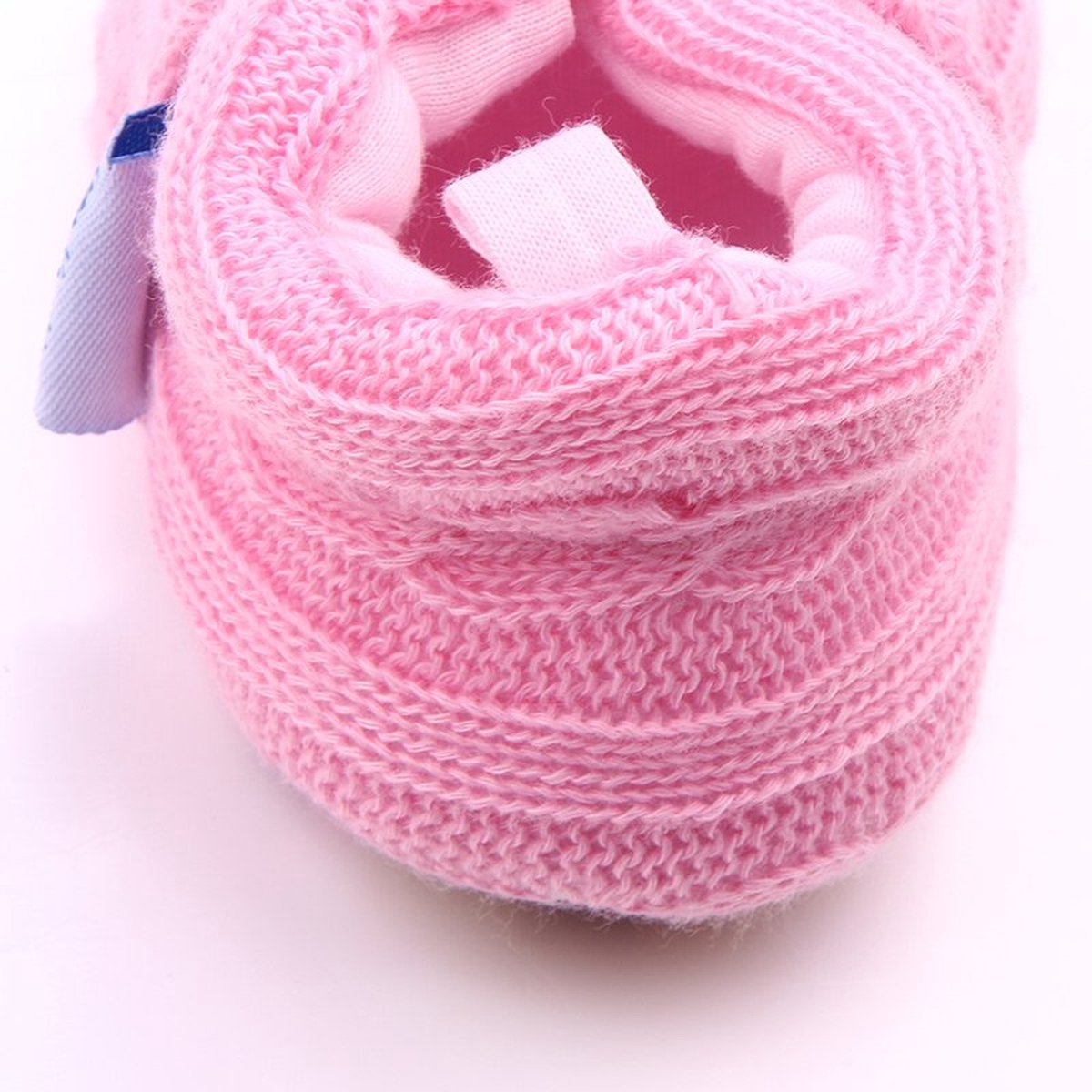 Roze gebreide babyslofjes