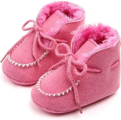 Roze babylaarsjes met sierstiksel