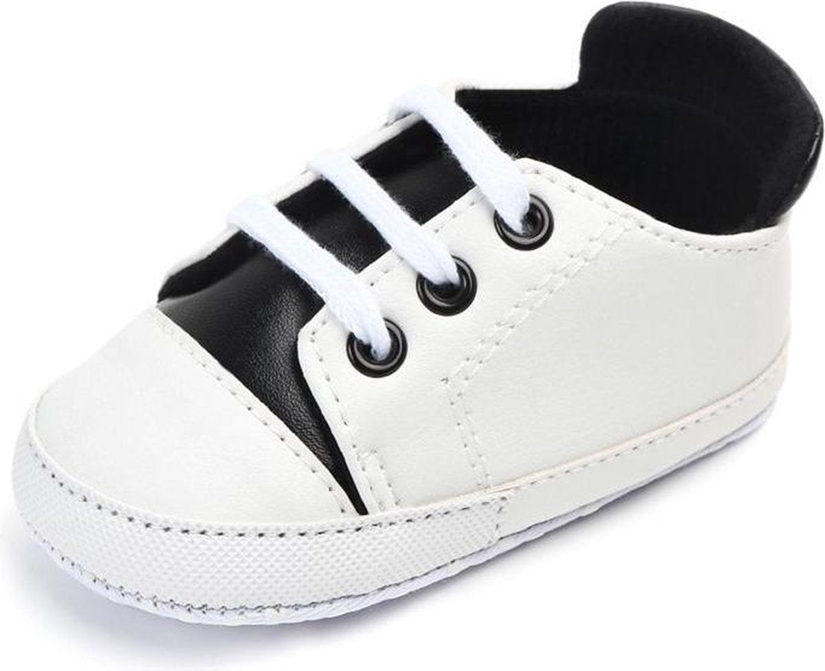 Witte gympen met zwart accent - PVC