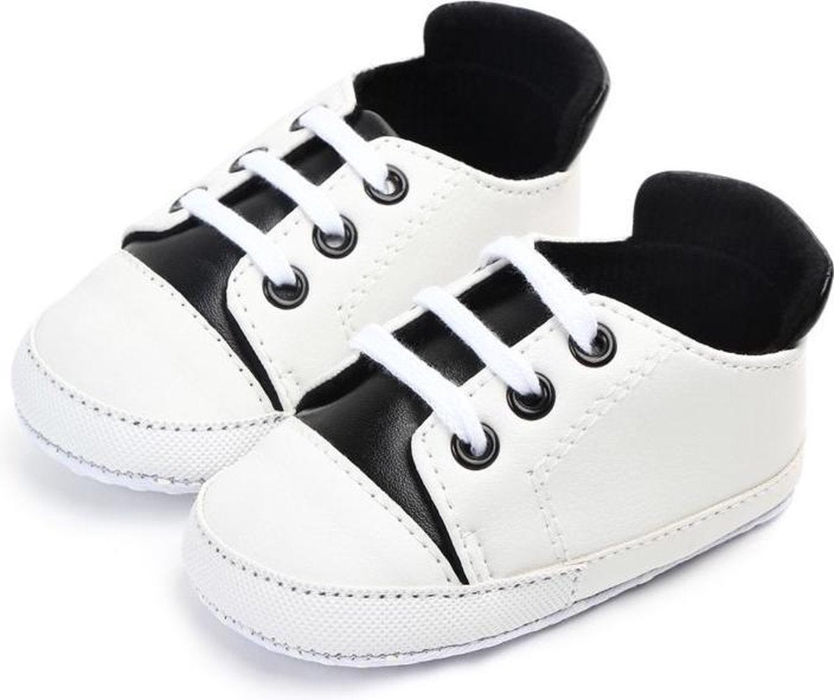 Witte gympen met zwart accent - PVC